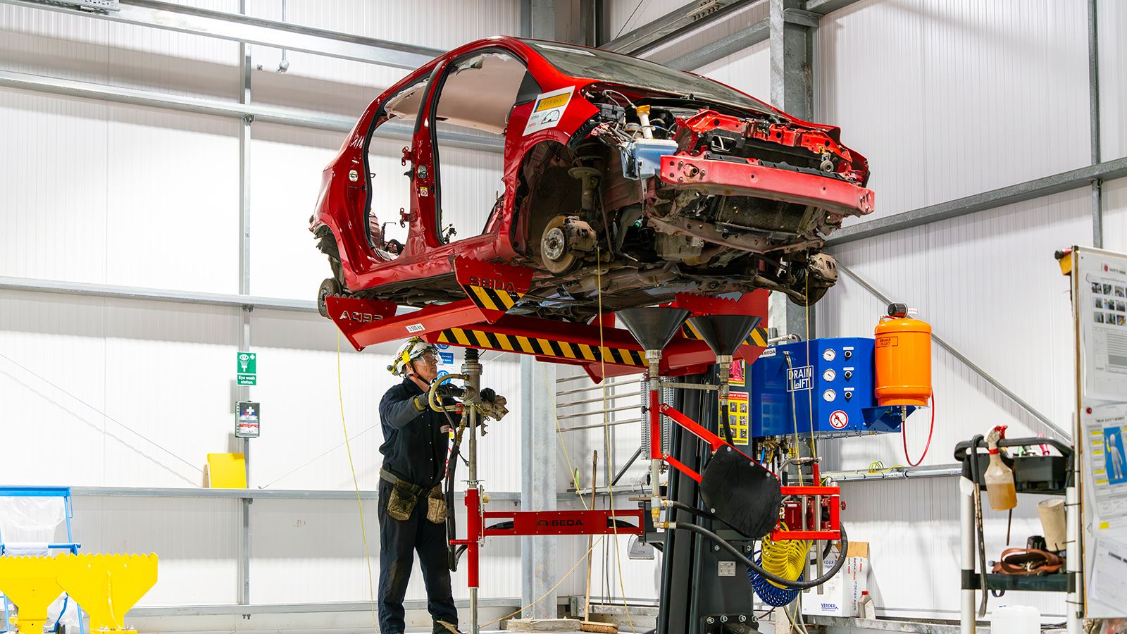 Toyota: Μια Corolla το 1ο αυτοκίνητο που κατασκευάστηκε από ανακύκλωση